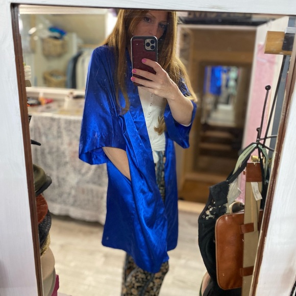 Gorgeous satin pocket Kimono - Picture 3 of 5